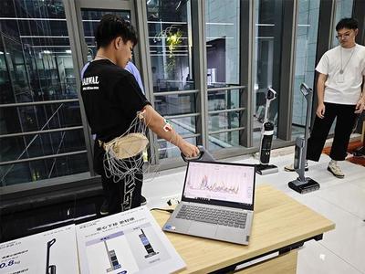 雙目視覺+AI大模型 從云鯨逍遙001看國產(chǎn)清潔家電的研發(fā)新范式與未來趨勢